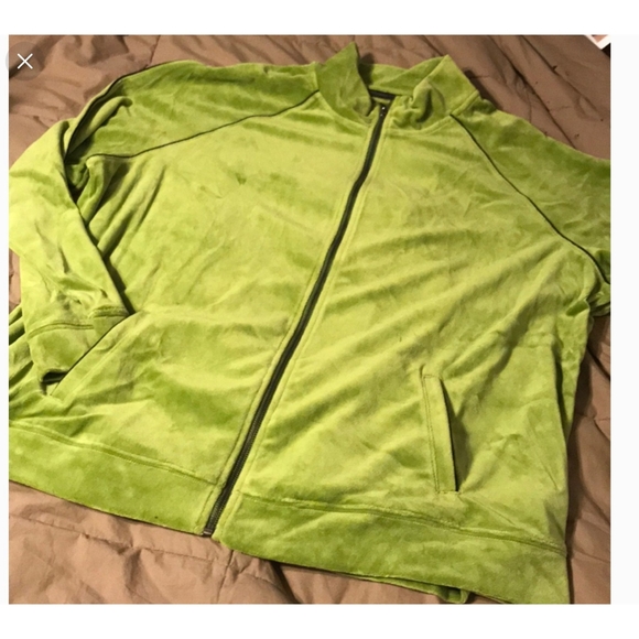 🍂 VELOUR BLACK AND GREEN APPLE TRACK SUIT - Picture 3 of 6